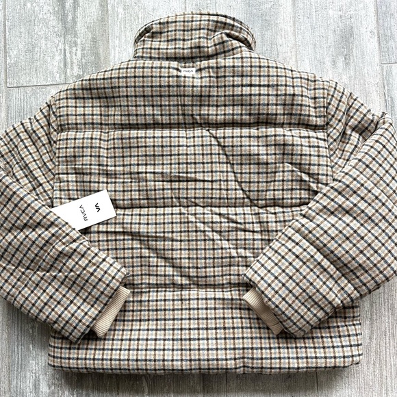 π₯π₯RVCA - EEZEH PUFFER JACKπ₯π₯ - Picture 9 of 12
